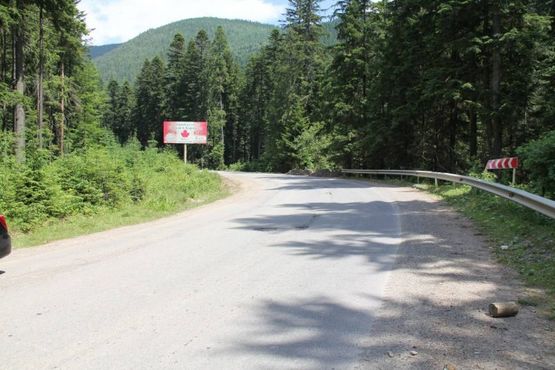 Фото рекламной плоскости по адресу Траса Н-09 Мукачево-Львів, дорога від Буковеля до Івано-Франківська (с.Поляниця), 4 км 850 м від Буковеля, напрямок руху на Івано-Франківськ