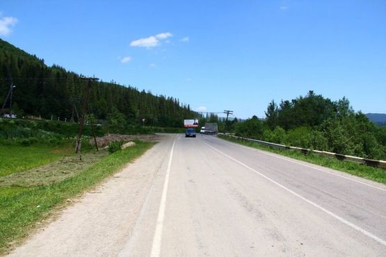 Фото рекламной плоскости по адресу Траса Н-09 Мукачево-Львів, 100 перед колибою Гостинна Хата, газовою заправкою Калан, 300 м після АЗС УкрНафта, напрямок руху на Івано-Франківськ