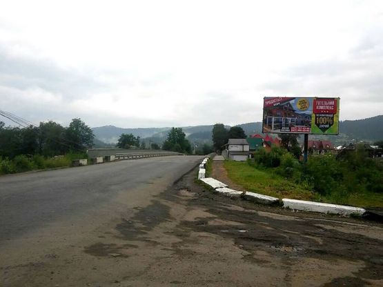 Фото рекламной плоскости по адресу Траса Н-09 Мукачево-Львів, центр селища, готельний комплекс Карпатські зорі, напрямок руху на Буковель