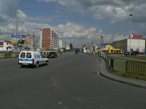 Фото рекламной плоскости по адресу Миколайчука ТЦ Арсен (навпроти головного входу), Епіцентр, напрямок руху зі сторони вул.Івасюка, Миру в напрямку вул.В.Стуса