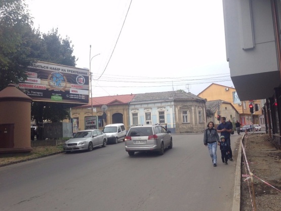 Фото рекламной плоскости по адресу м. Ужгород, пл. Корятовича (біля ринку)