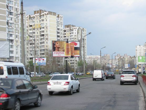 Фото рекламної площини за адресою Ахматовой вул., 7/15, / Драгоманова вул.