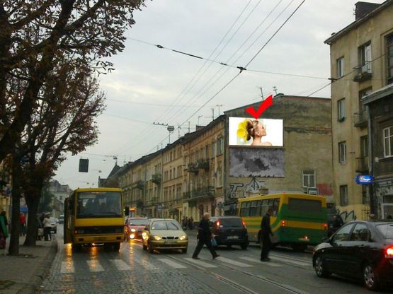 Фото рекламной плоскости по адресу вул.Личаківська 58, з центру