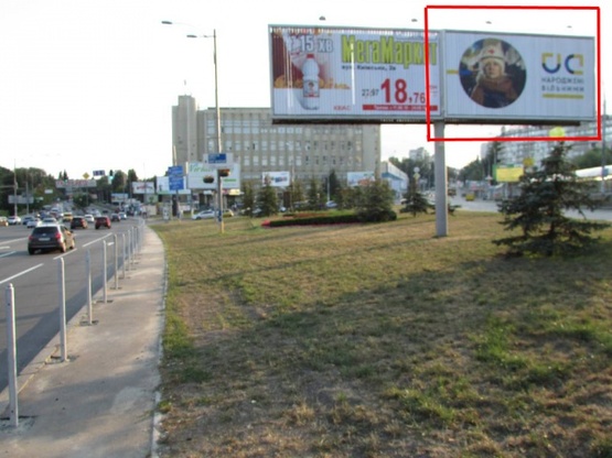 Фото рекламной плоскости по адресу Голосеевская площадь (разделитель, ст.А) по ходу из центра к ВДНХ