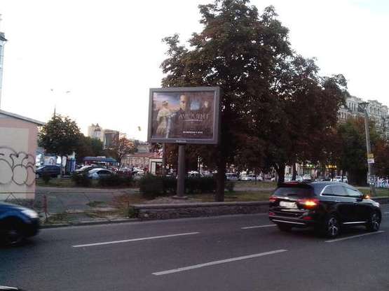 Фото рекламної площини за адресою Верхній Вал вул., 12: напроти Жітнего ринка (№4 (направ Набережно-Крещатицкой вул))