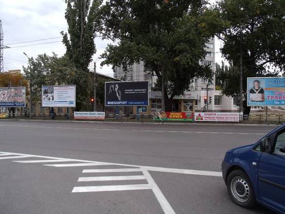 Фото рекламной плоскости по адресу просп. Свободы (ул.60л.Октября), 8а, перекр. с ул. Троицкой (Красина) и ул. Хорольской, возле Электростанции, напротив супермаркета «АТБ»