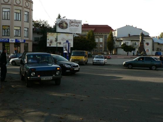 Фото рекламной плоскости по адресу Майдан Шеченка, ТЦ Квадрат, маг.Камея, ліворуч