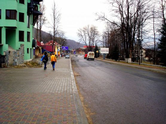 Фото рекламної площини за адресою Траса Н-09 Мукачево-Львів, Свободи, центр міста, навпроти магазину "У Галини", напрямок руху на Івано-Франківськ