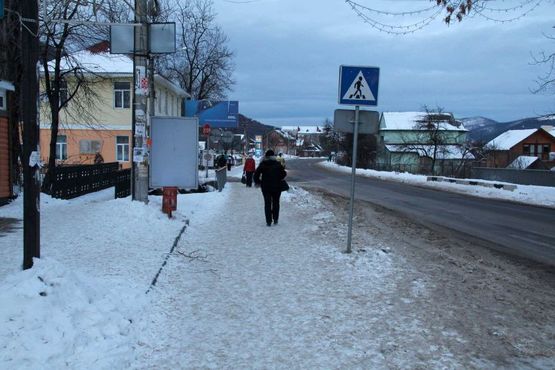 Фото рекламної площини за адресою Траса Н-09 Мукачево-Львів, Свободи, автовокзал, маг. У Галини, напрямок руху на Івано-Франківськ