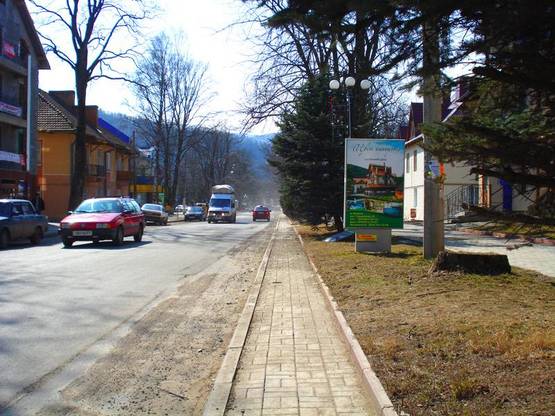 Фото рекламної площини за адресою Траса Н-09 Мукачево-Львів, Свободи-Руднєва, Гастроном Яремче, кафе Коломийка, Затишок, напрямок руху на Буковель