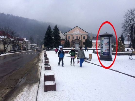 Фото рекламной плоскости по адресу Траса Н-09 Мукачево-Львів, Свободи, центральна міська алея, міський фонтан, Будинок культури, маг. ЛЕКС, напрямок руху на Буковель