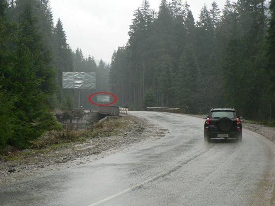Фото рекламной плоскости по адресу Траса Н-09 Мукачево-Львів, дорога від Буковеля до Івано-Франківська (с.Поляниця), 4 км 600 м від Буковеля, напрямок руху на Івано-Франківськ