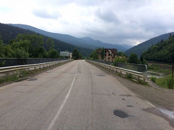 Фото рекламной плоскости по адресу Траса Н-09 Мукачево-Львів,  600 м після АЗС УкрНафта, котедж Марципан, напрямок руху на Буковель