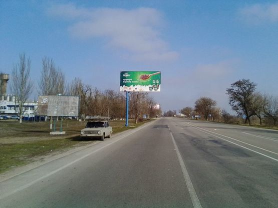 Фото рекламной плоскости по адресу Бериславское шоссе (выезд из Херсона) молокозавод