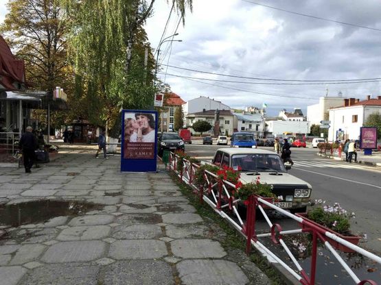 Фото рекламної площини за адресою Чороновола, центральний Універмаг, міський ринок, напрямок руху на Івано-Франківськ, Богородчани