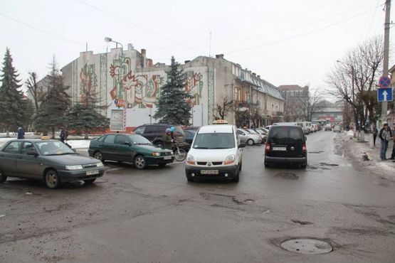 Фото рекламной плоскости по адресу Майдан Шевченка-Грушевського, маг. Техніки Плай, РДА, супермаркет Колібріс, напрямок руху до Майдану Шевченка