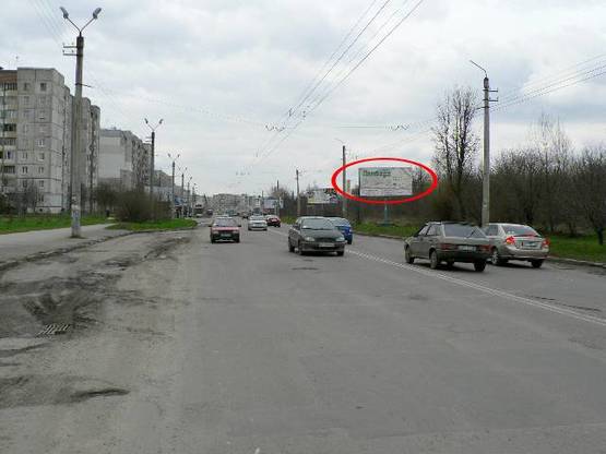 Фото рекламной плоскости по адресу Івасюка-Паркова, напрямок руху зі сторони вул.Миру, Миколайчука (супермаркети Арсен, Епіцентр) в сторону вул.Тисменецька (АЗС УкрТатНафта, ресторан Легенда)