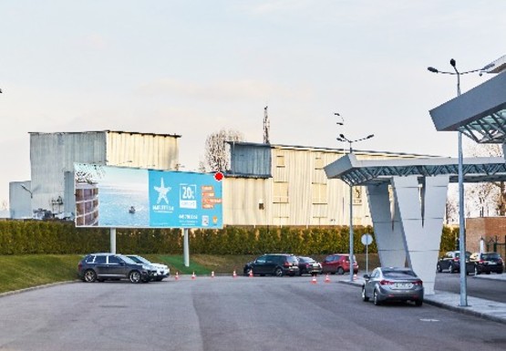 Фото рекламної площини за адресою Медовая ул., 2 Площадь перед выходом/выездом из Терминала (Терминал В)