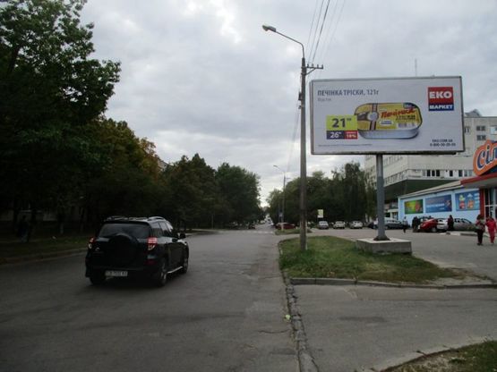 Фото рекламной плоскости по адресу ул. Одинцова 9 (сторона А)