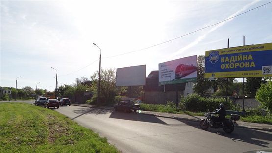 Фото рекламної площини за адресою Толстого