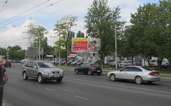 Фото рекламної площини за адресою Космонавта Комарова ул., 12 - Инглези ул. (правая)