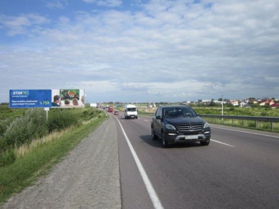 Фото рекламной плоскости по адресу М-10, Західний обхід м. Львова, км 14+930,  King Cross Leopolis, Епіцентр, Арена Львів ліворуч