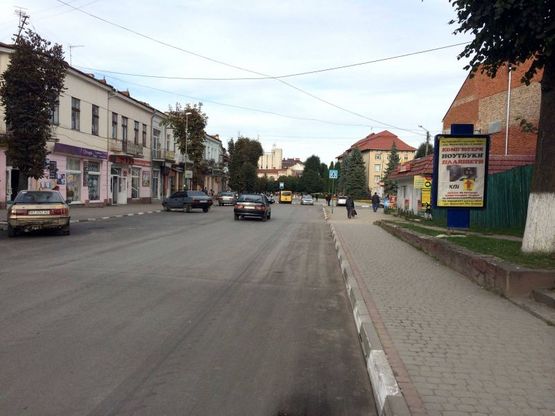 Фото рекламної площини за адресою Грушевського, супермаркет 555, маг.Делікат, напрямок руху до Майдану Шевченка