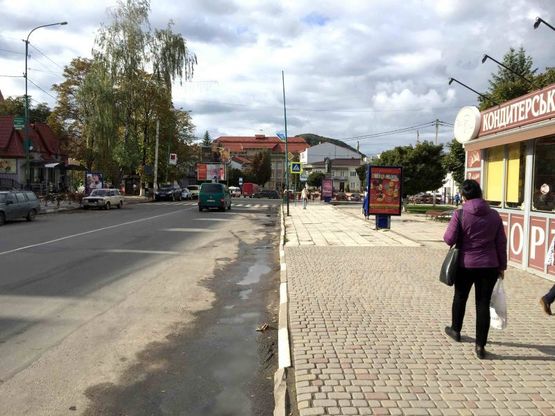 Фото рекламной плоскости по адресу Чорновола, навпроти Універмагу, школа №1, напрямок руху на Івано-Франківськ, Богородчани