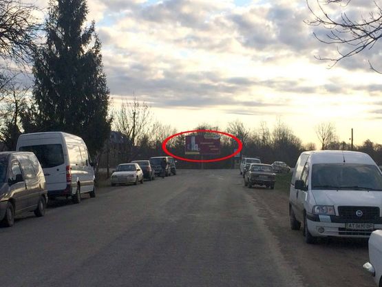 Фото рекламной плоскости по адресу Траса Чернівці-Коломия-Яремче, с.Ланчин біля ринку Торговиця напрямок руху на Чернівці