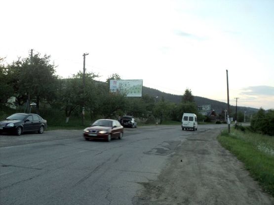 Фото рекламної площини за адресою Траса Н-09 Мукачево-Львів, виїзд з міста в сторону Івано-Фр, після кам`яним знаком Яремче, напрямок руху на Івано-Франківськ