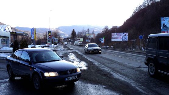 Фото рекламної площини за адресою Траса Н-09 Мукачево-Львів, в`їзд у місто зі сторони Івано-Фр, АЗС ОККО, напрямок руху на Буковель