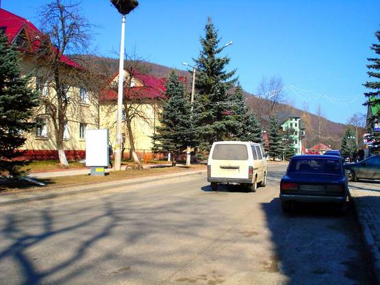 Фото рекламної площини за адресою Траса Н-09 Мукачево-Львів, Свободи-Руднєва, Гастроном Яремче, кафе Коломийка, Затишок, напрямок руху на Івано-Франківськ