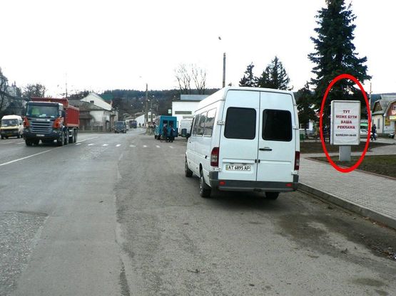 Фото рекламної площини за адресою Траса Н-09 Мукачево-Львів, с.Делятин, центр, ринок, автостанція, напрямок руху на Буковель