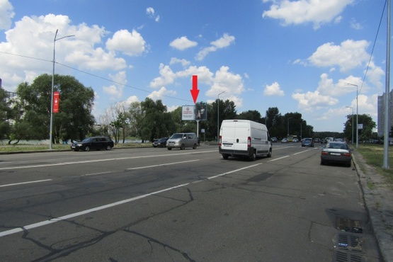 Фото рекламної площини за адресою Ревуцкого ул. 13 , (АТБ Маркет, Гимназия 290, общественный пляж, рестораны Штандарт, Рыбное место),в сторону  Здолбуновской ул