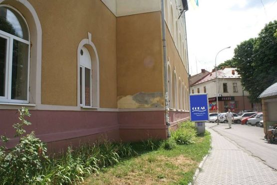 Фото рекламной плоскости по адресу пл.Федорова (біля ЗОШ №20)