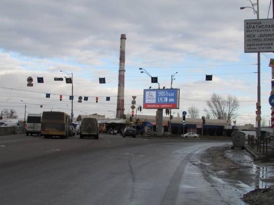 Фото рекламної площини за адресою Братиславская ул. / Ватутина проспект (по ходу с пр. Ватутина к Троещинскому рынку)