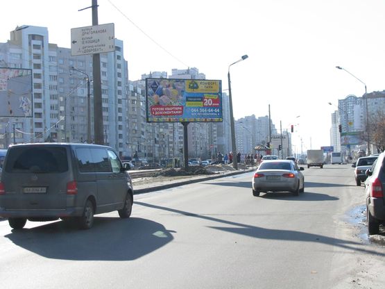 Фото рекламної площини за адресою Ахматовой вул., / Драгоманова вул., 13/10