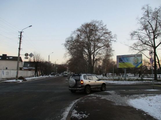 Фото рекламної площини за адресою ул. Гетьмана Полуботка 40 х ул. Михнюка