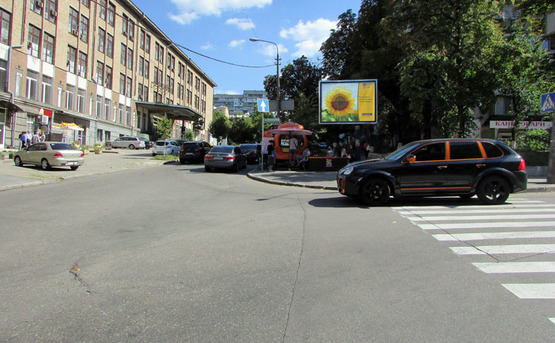 Фото рекламної площини за адресою Предславинская-ин.яз/Федорова (А3) СКРОЛЛЕР