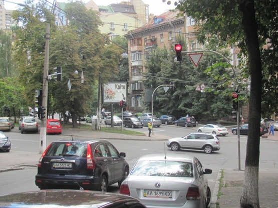 Фото рекламної площини за адресою Гончара О. ул. - ул. Гоголевская, (Фонд Державного майна, ПриватБанк,сквер им.Чкалова)