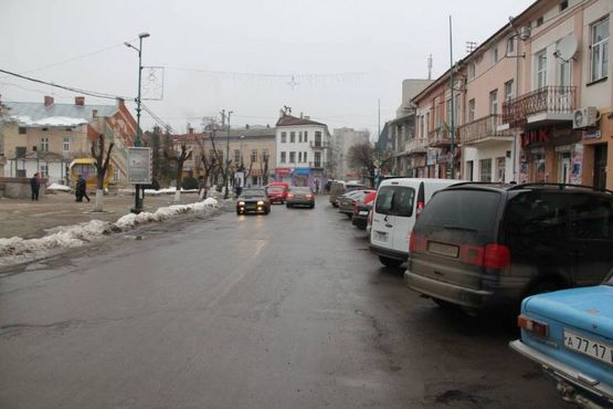 Фото рекламной плоскости по адресу Чорновола, міський фонтан, маг.Шик,Гранд, пер.Кураж напрямок руху на Івано-Франківськ, Богородчани