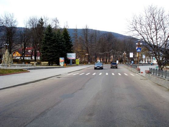 Фото рекламной плоскости по адресу Траса Н-09 Мукачево-Львів, Свободи, центр міста, міський фонтан, алея, Будинок культури, напрямок руху на Івано-Франківськ