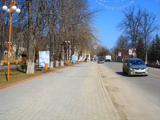 Фото рекламной плоскости по адресу Траса Н-09 Мукачево-Львів, Свободи, центральна міська алея, навпроти нової Церкви, напрямок руху на Івано-Франківськ