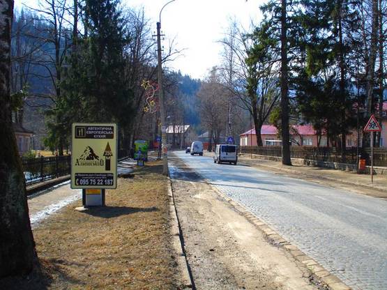 Фото рекламной плоскости по адресу Траса Н-09 Мукачево-Львів, Свободи, міський ринок, автозупинка, санаторій Прикарпатський, пішохідна зона до водоспаду Пробій, напрямок руху на Буковель