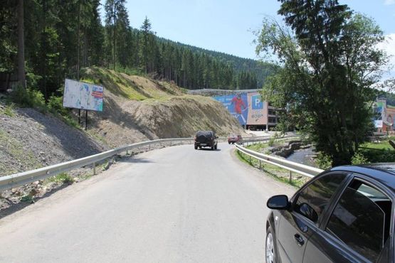 Фото рекламної площини за адресою Траса Н-09 Мукачево-Львів, дорога на Буковель (с.Поляниця), 60 м до Буковеля, напрямок руху на Буковель