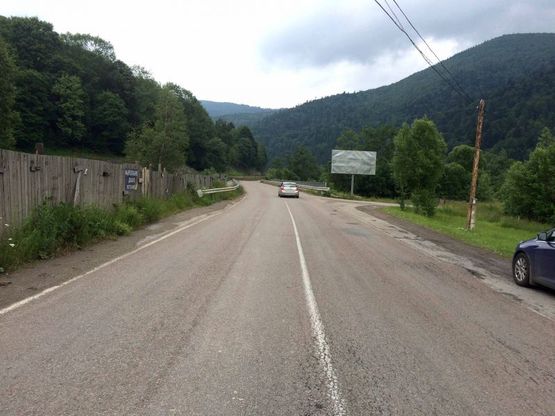Фото рекламной плоскости по адресу Траса Н-09 Мукачево-Львів, 600 м перед АЗС УкрНафта, котедж Марципан, напрямок руху на Івано-Франківськ