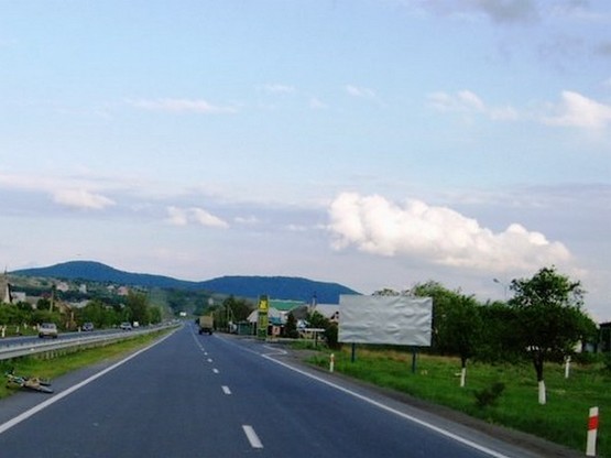 Фото рекламной плоскости по адресу Автодорога "Київ-Чоп", 100 м перед АЗС «ОККО», с. Барвінок