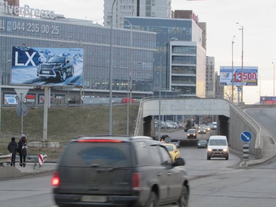 Фото рекламной плоскости по адресу Русановская набережная / просп. Воссоединения  (выезд на мост Патона)