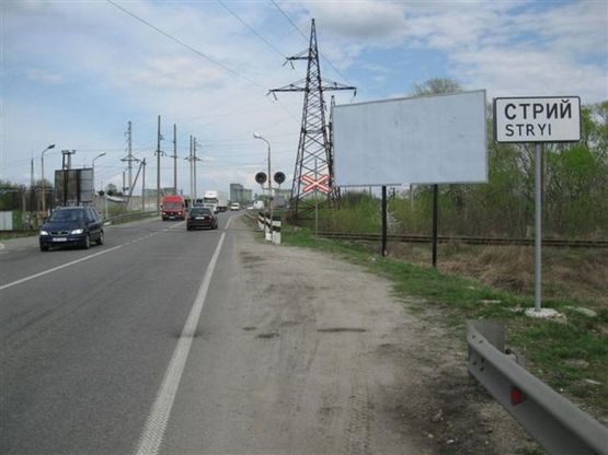 Фото рекламной плоскости по адресу Стрий-Дуліби, об'зна дорога, на Львів
в зоні залізничного переїзду, м. 1