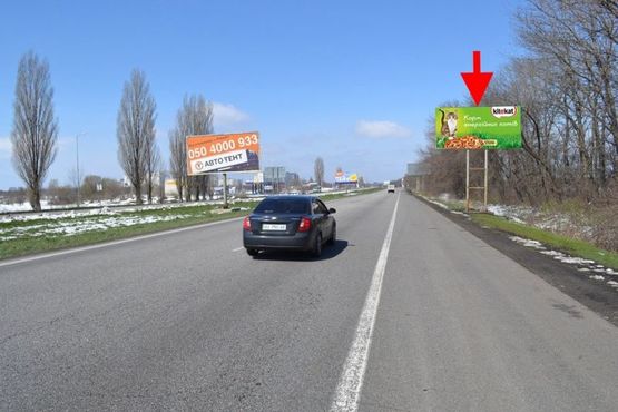 Фото рекламної площини за адресою Московский пр-т - Ростовская трасса возле газовой заправки-3 (въезд в город)